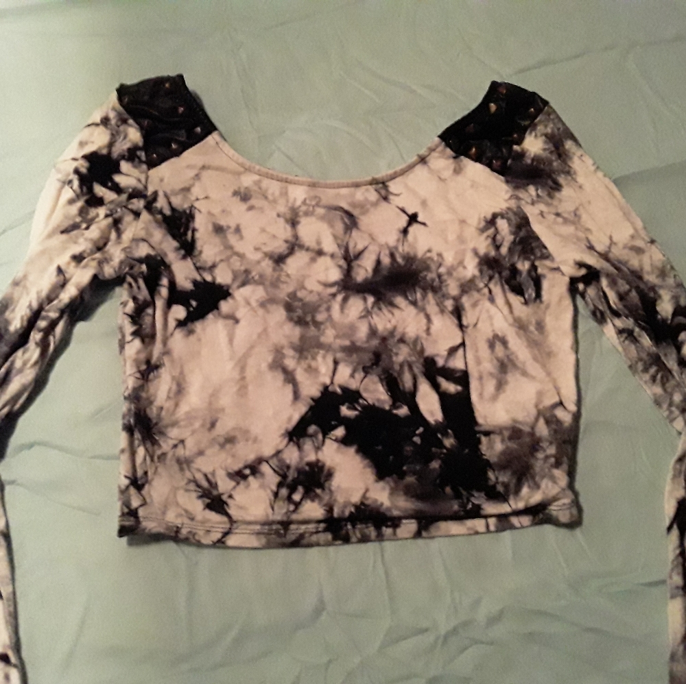 Long sleeve crop top